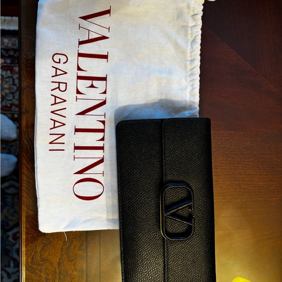 AUTHENTIC Valentino Vlogo Black Textured Calfskin Clutch w chain - like new - Picture 3 of 7